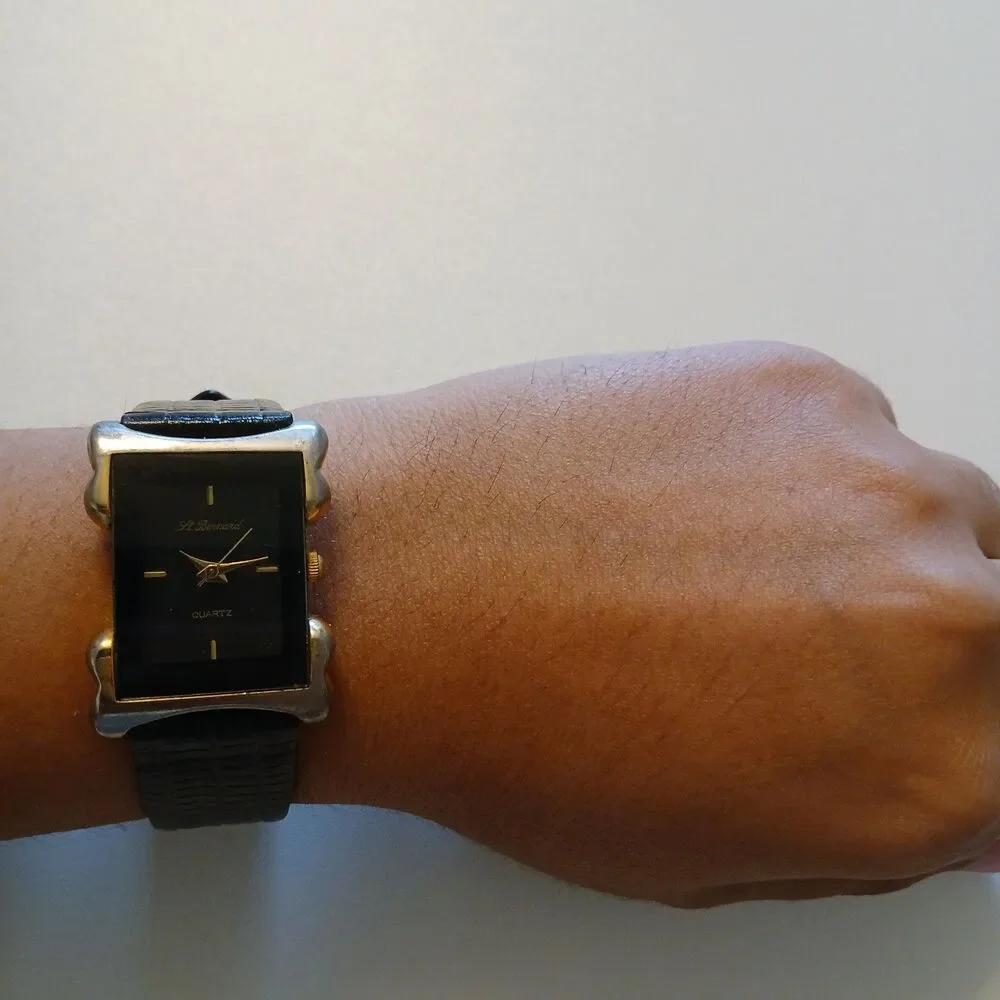 VTG 90s St. Bernard Women Quartz Watch Black Dial Gold Tone Accent 19.6mm